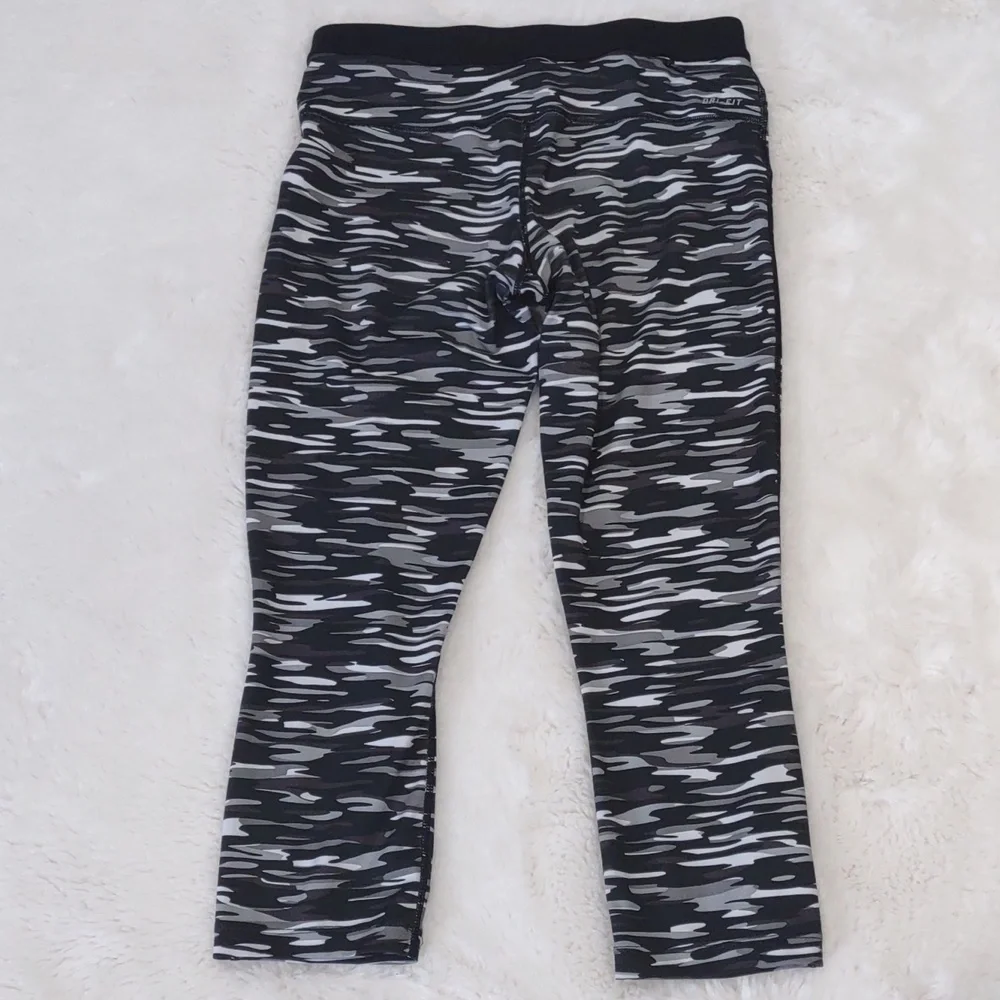 NIKE DRI-FIT RUNNING PANTS. - Picture 9 of 12